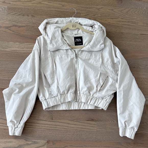 Zara Jackets & Blazers - Zara cropped hooded jacket in a light beige or tan color  Size L